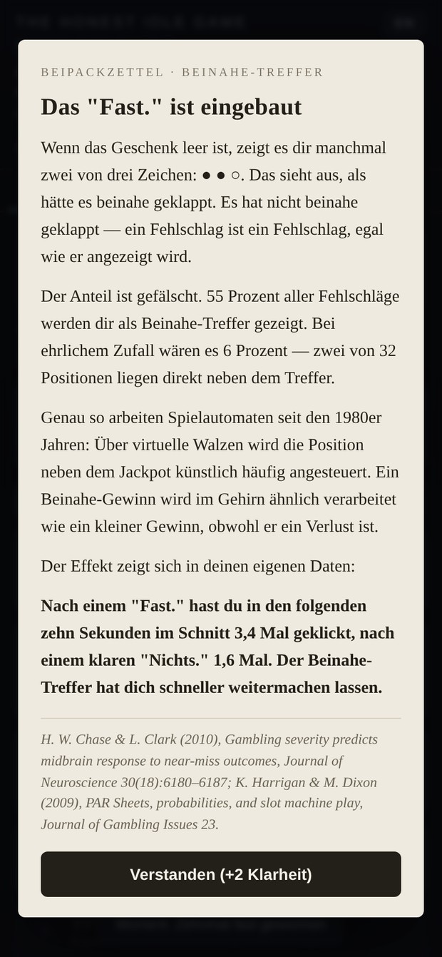 Ein Beipackzettel-Modal im Spiel: heller Papierkasten mit der Überschrift "Das Fast. ist eingebaut", Erklärtext, Quellenangabe und der persönlichen Statistik des Spielers.